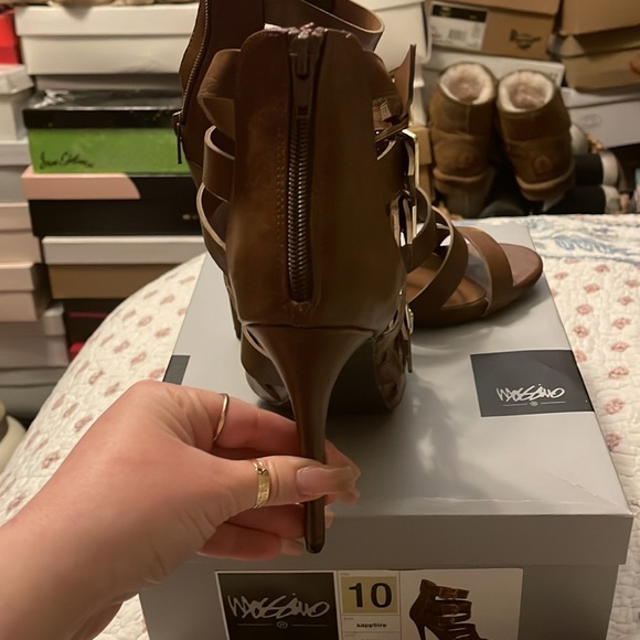 Heels - Picture 3 of 4